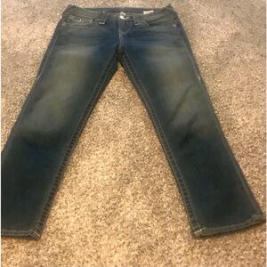 True Religion low rise capri jeans! Size 26!
Very flattering on! Hard to find!